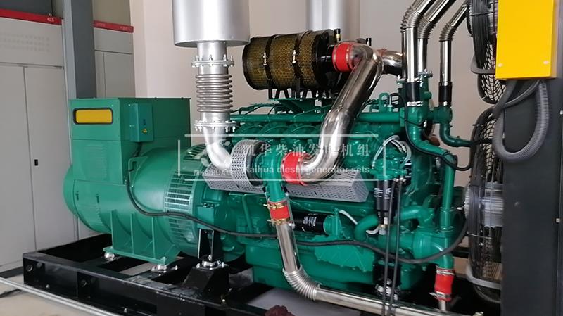 800KW乾能发电机组安装现场.jpg