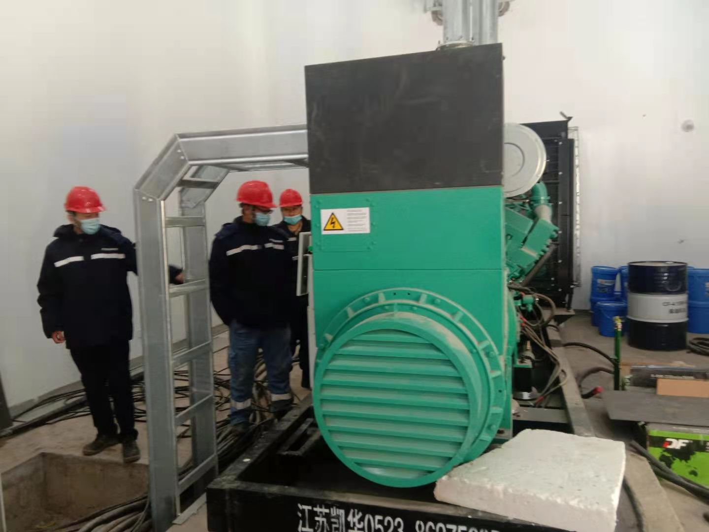 1200KW康明斯柴油发电机客户现场.jpg